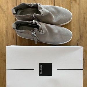 Dolce Vita Tobee Sneakers in Smoke